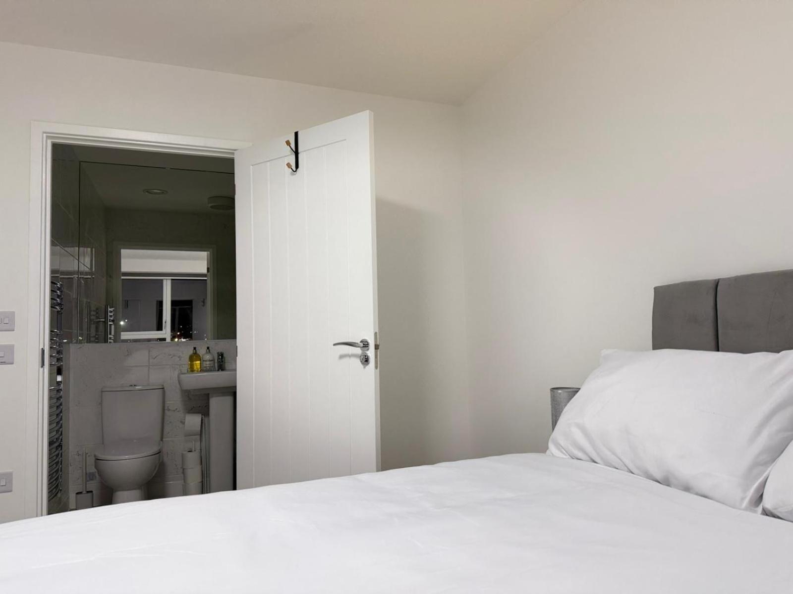 Serenity Waterfront 2 Bed Apartment Northfleet Exteriör bild