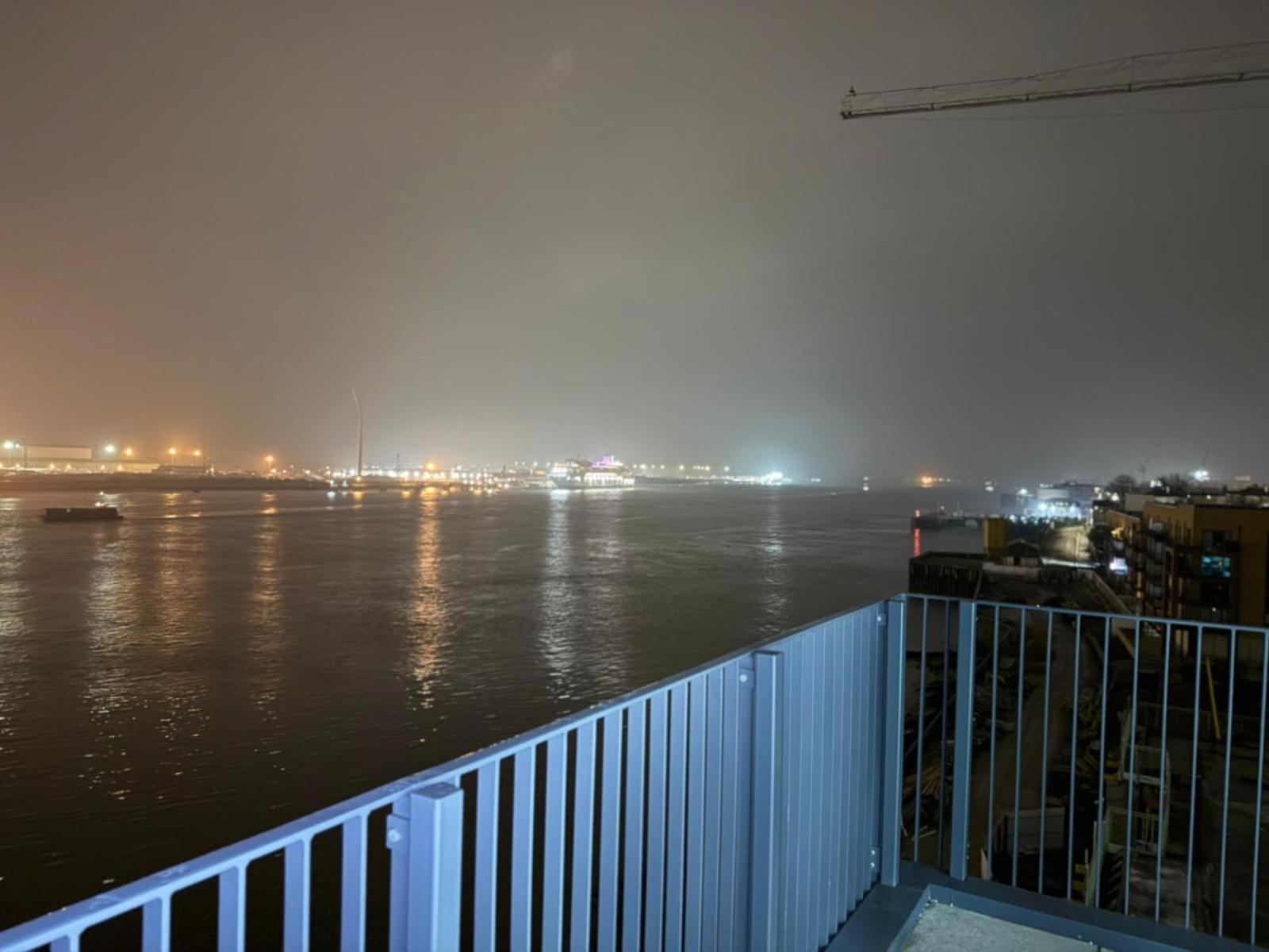Serenity Waterfront 2 Bed Apartment Northfleet Exteriör bild